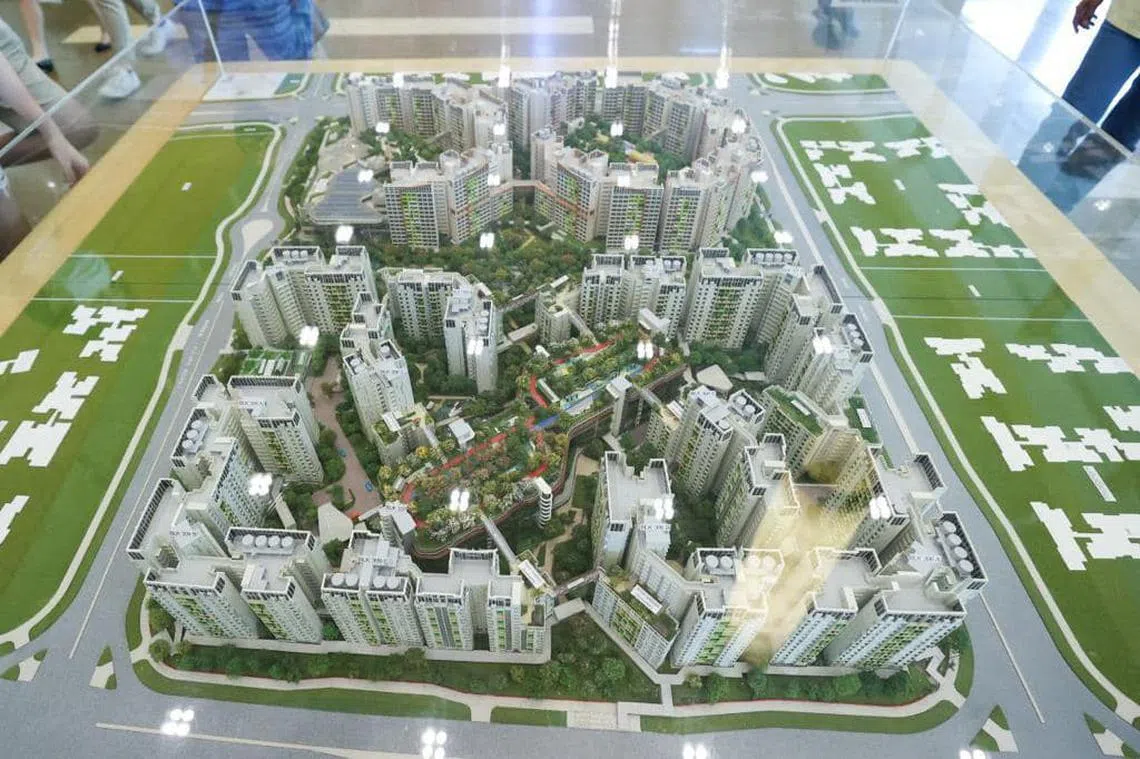 柔州大臣翁哈菲兹日前官访新加坡期间，也造访了新加坡建屋局。（翁哈菲兹面簿）