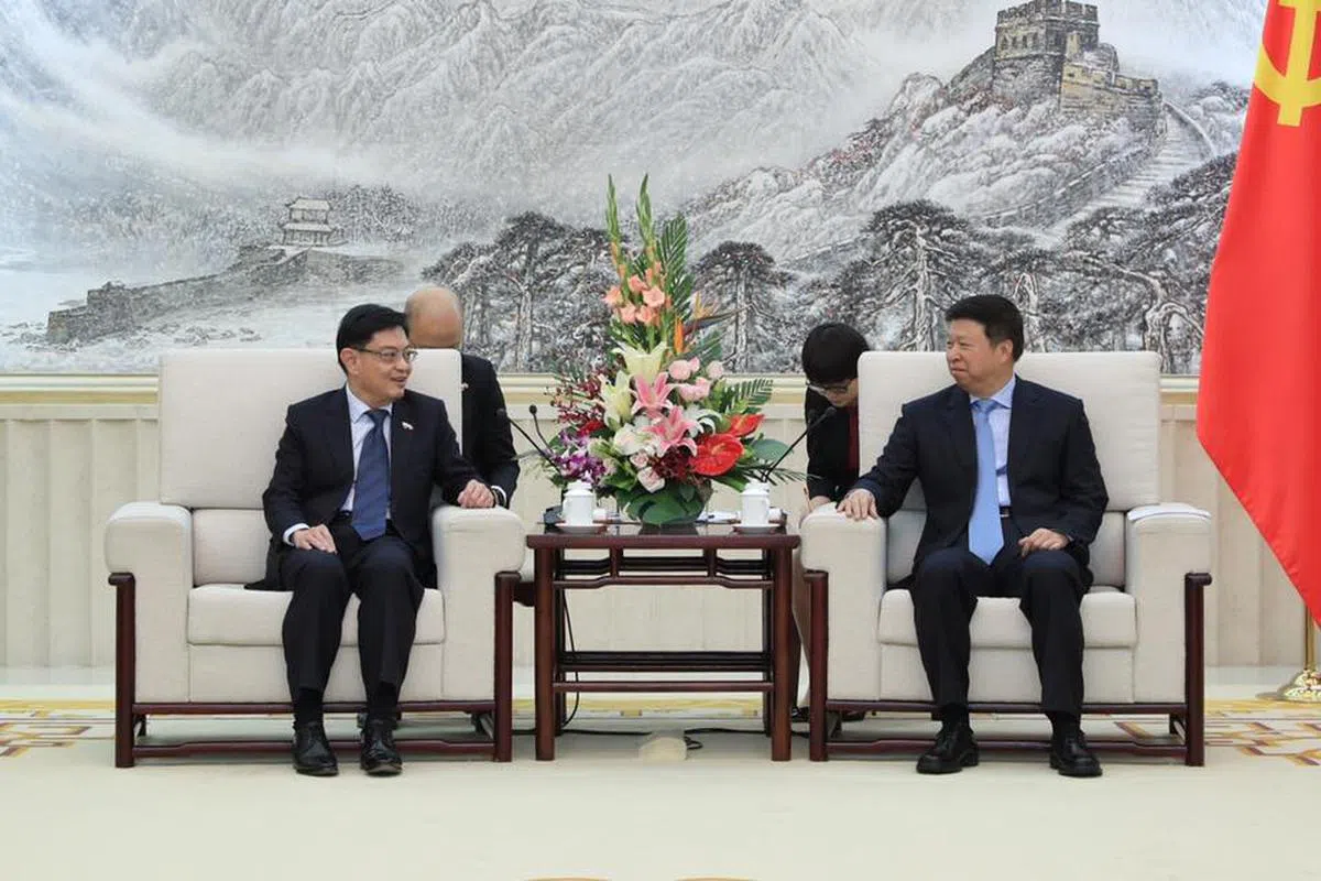 王瑞杰与中共中央对外联络部部长宋涛（右）会面。（王瑞杰面簿） 