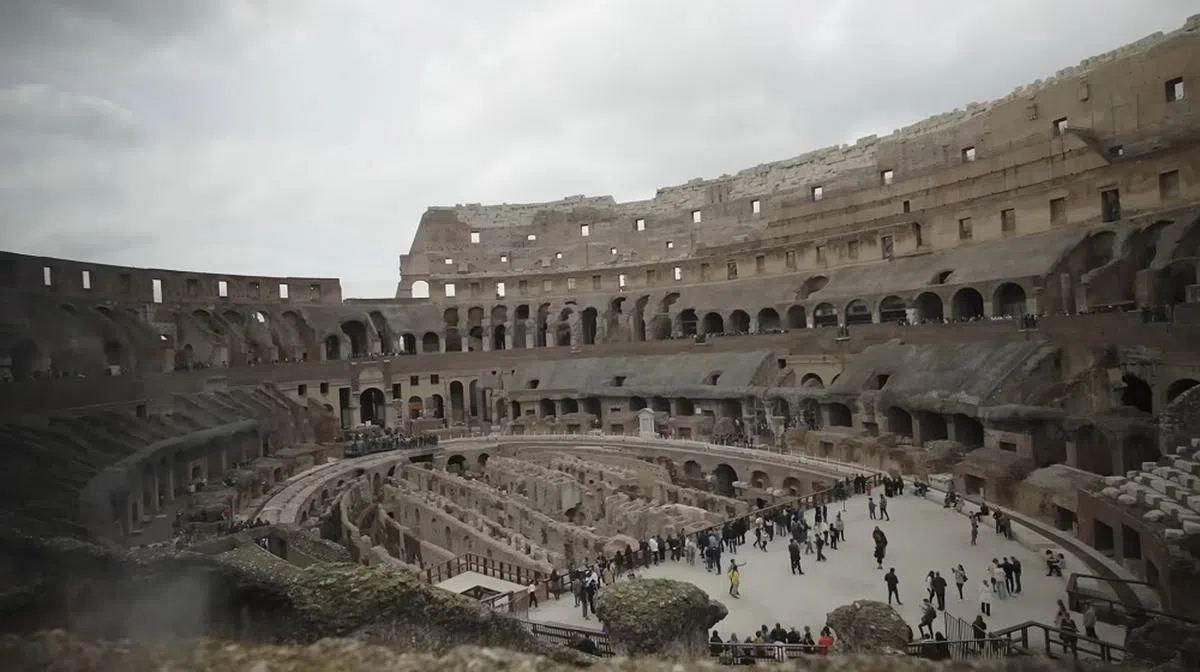 斗兽场是古罗马时期的圆形露天剧场，可容纳多达5万名观众。（视频截图）