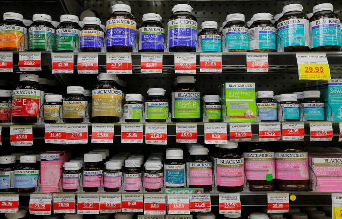 图为澳大利亚的药妆品店的保健品。（路透社）