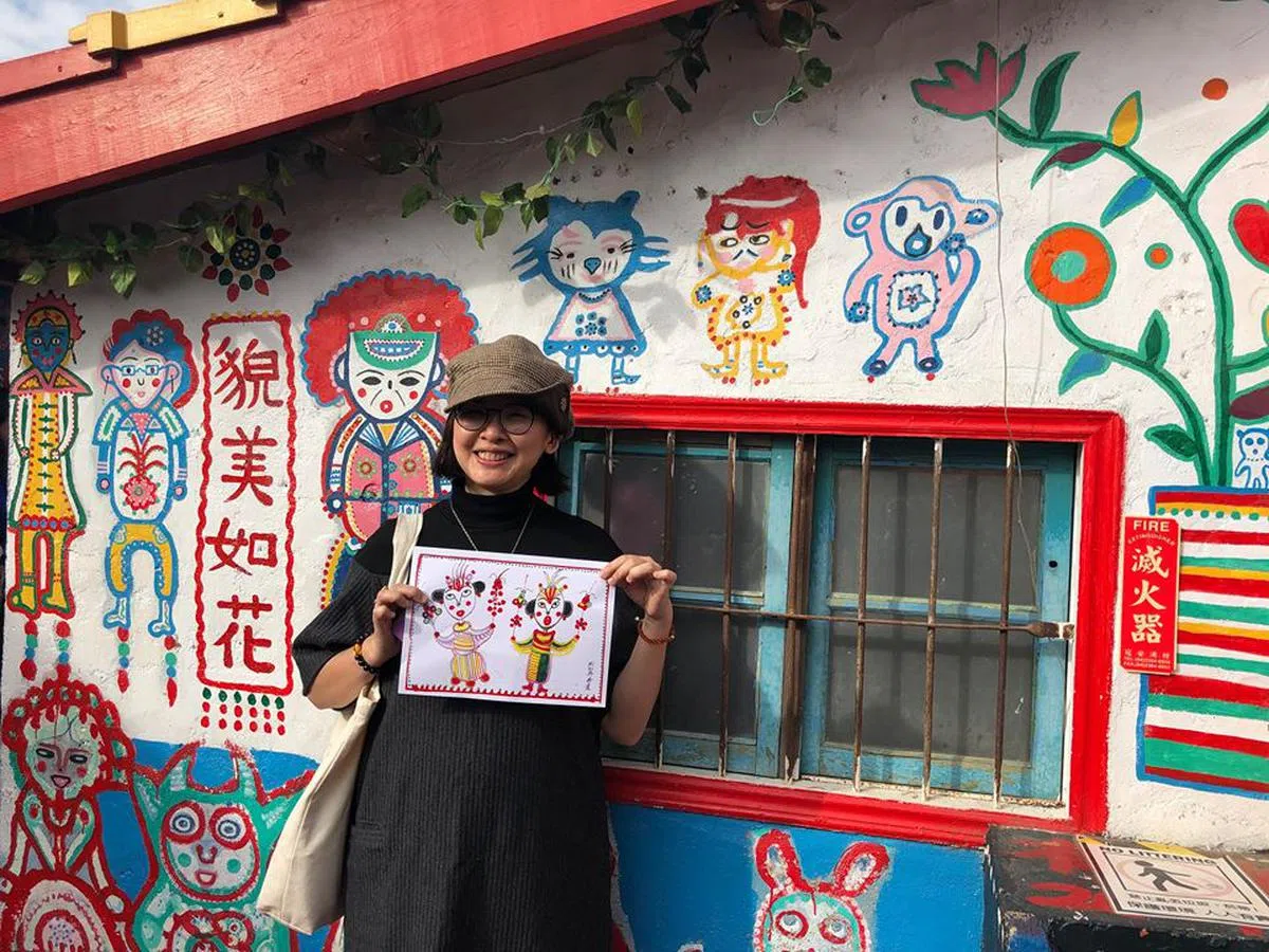  彩虹眷村到处都能看到“彩虹爷爷”富有童趣的墙身彩绘。（卢丽珊提供） 