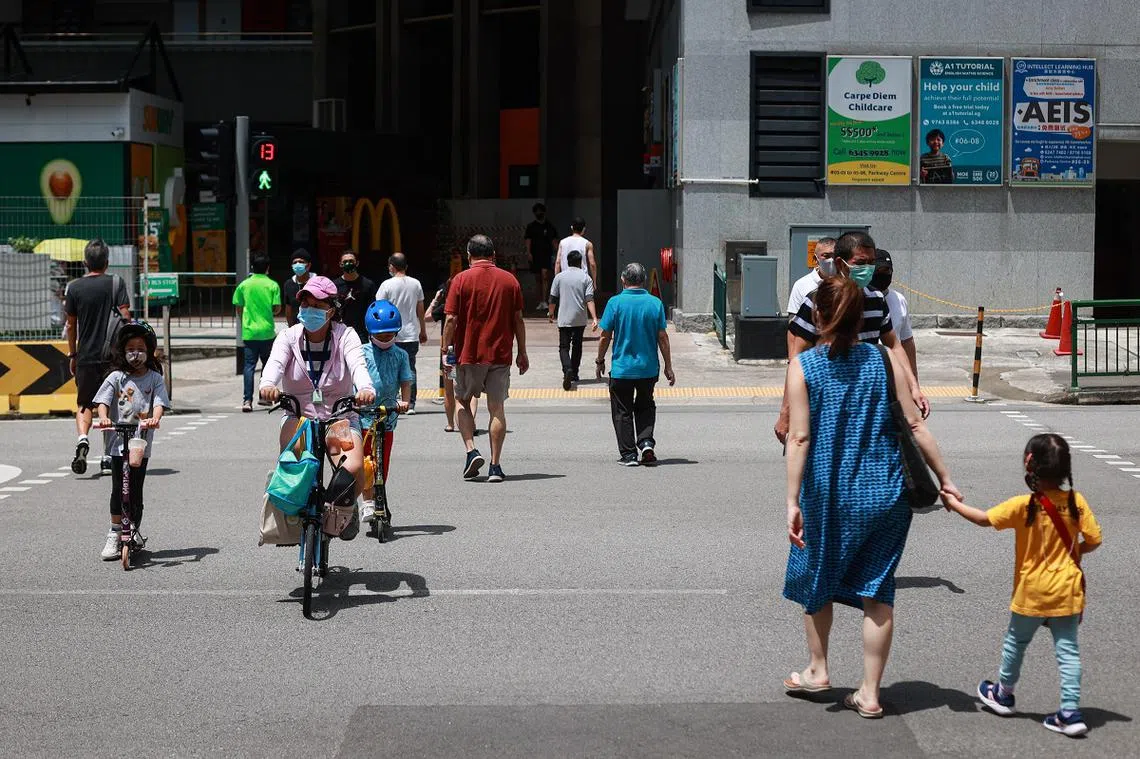 上个月29日美国食品与药物管理局批准为5岁至11岁儿童接种辉瑞疫苗的紧急使用授权，儿童接种剂量是成人的三分之一。（联合早报）