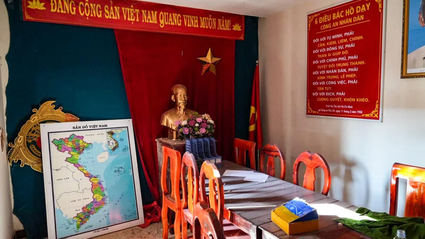 “越南公安局”。