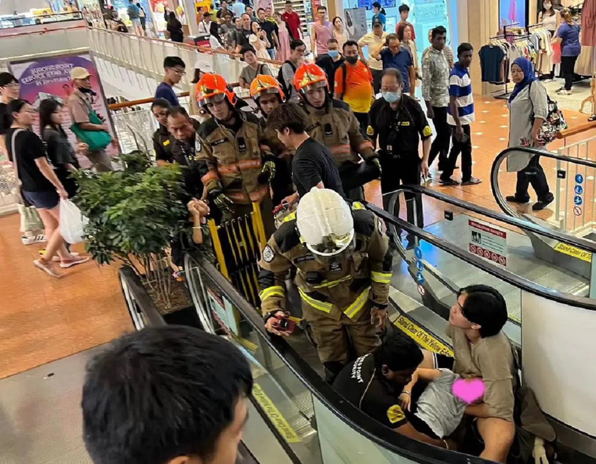 民防人员在45分钟内赶到裕廊坊解救男童。（小红书）