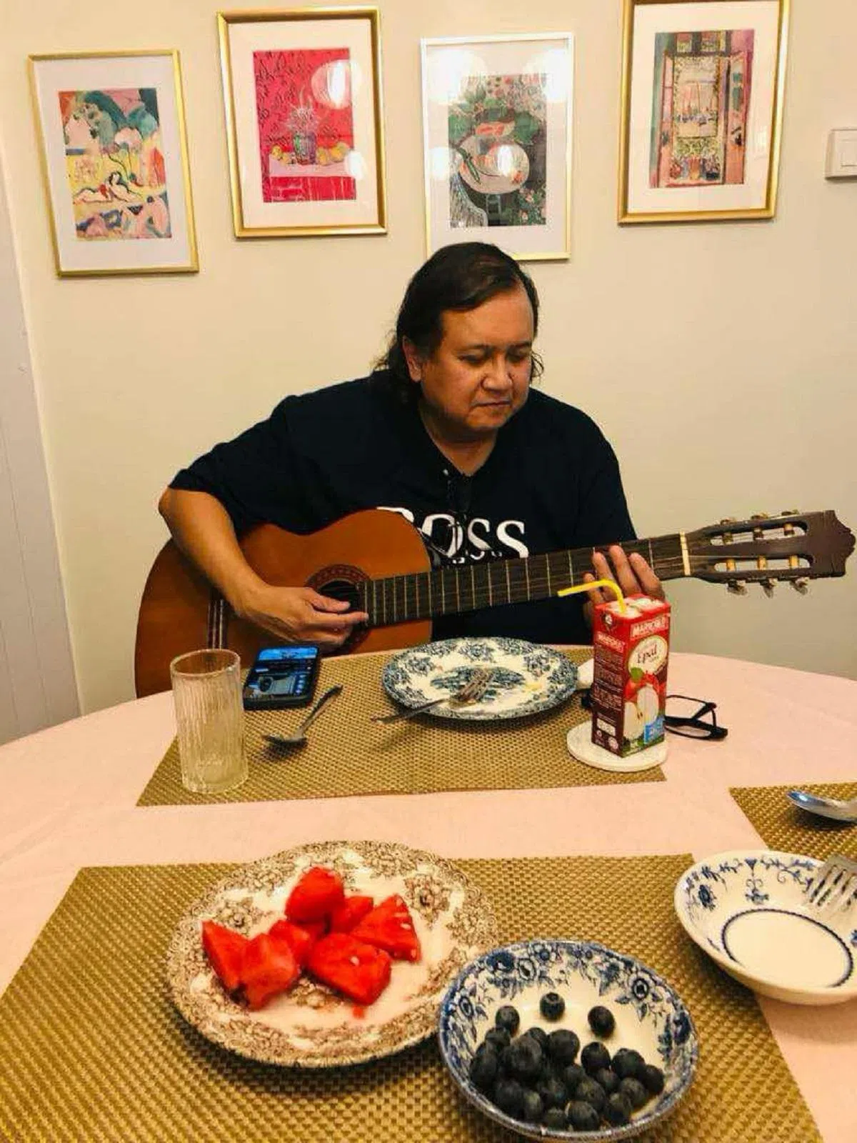 作者的马来好友拉欣多才多艺。（作者提供）