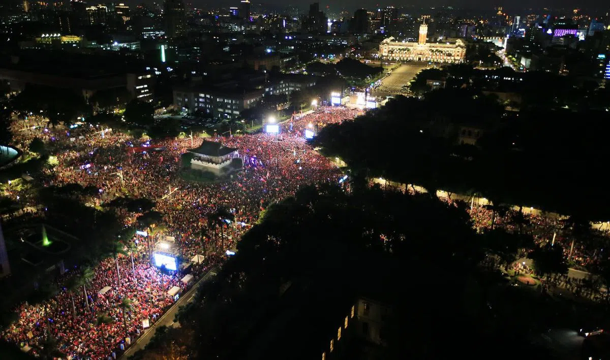  上百万“韩粉”挤爆凯达格兰大道。（互联网） 