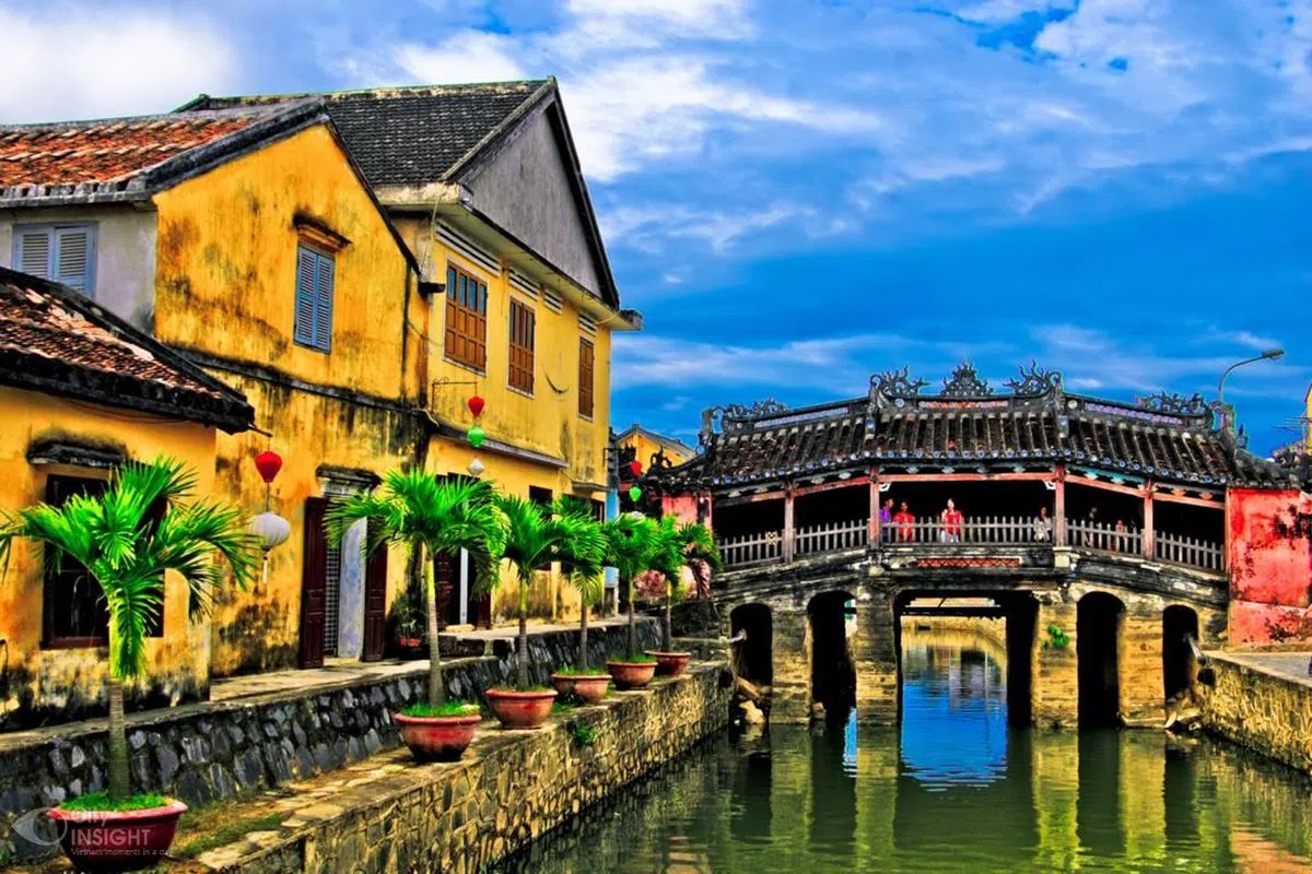  旅客可在岸上观光之前查好在当地观光的所需费用。（中欧航旅） 