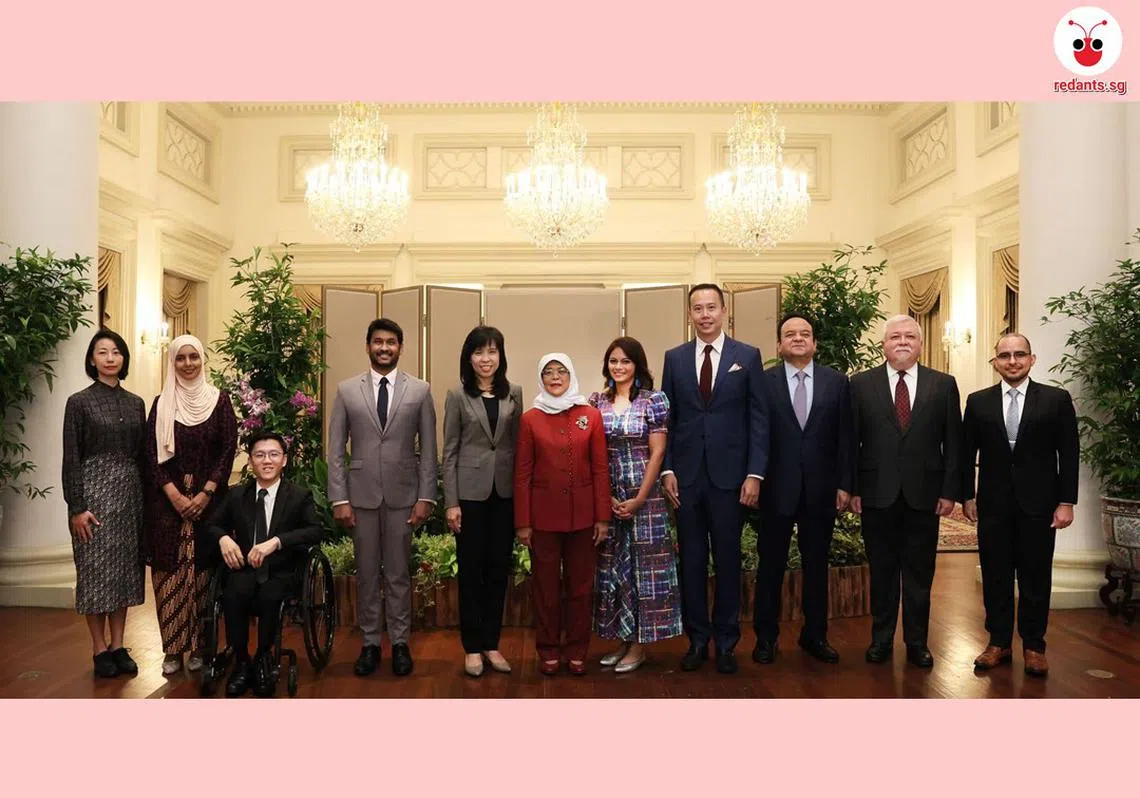 2023年7月24日，时任总统哈莉玛（中）与官委议员合照。其中，约舒亚（左四）和赛义德哈伦（右一）已于今年2月14日请辞。（取自哈莉玛脸书）