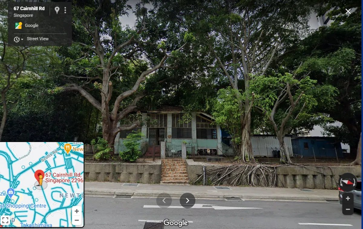  红蚂蚁找了谷歌地图，还真找到了这间房子的前景照。这个地段都是高楼大厦，使得这小小的破败别墅显得格格不入。（谷歌地图截图） 