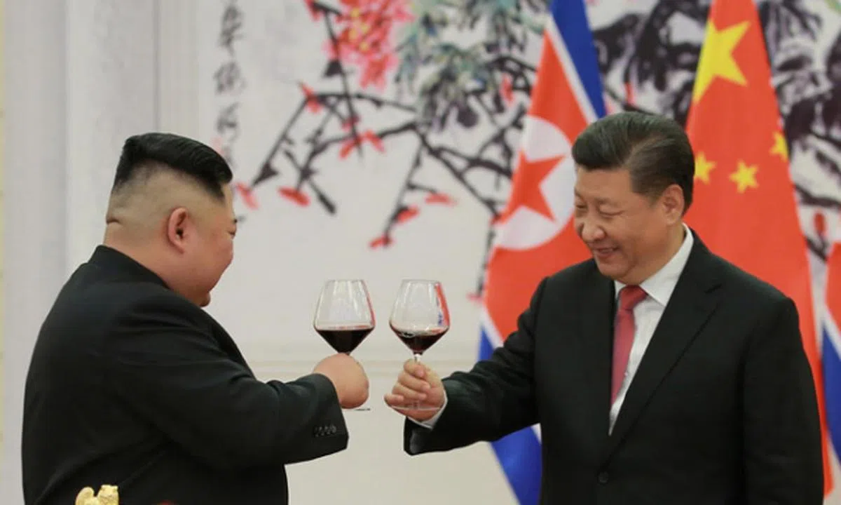  本周金正恩（左）到中国访问，这也将是金正恩与习近平（右）10个月内第4次会见。（互联网） 