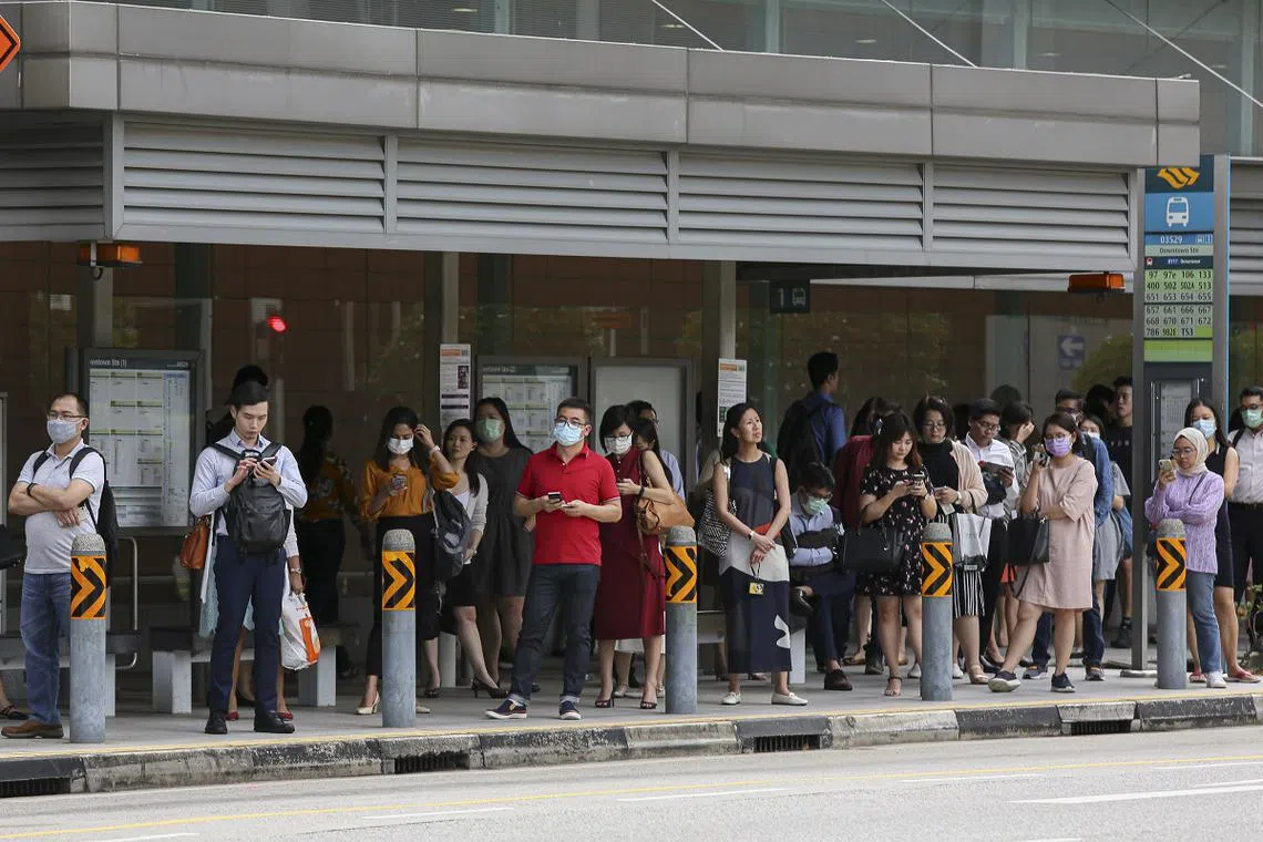 新加坡市中心巴士车站。（彭博社）