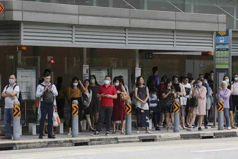 新加坡市中心巴士车站。（彭博社）