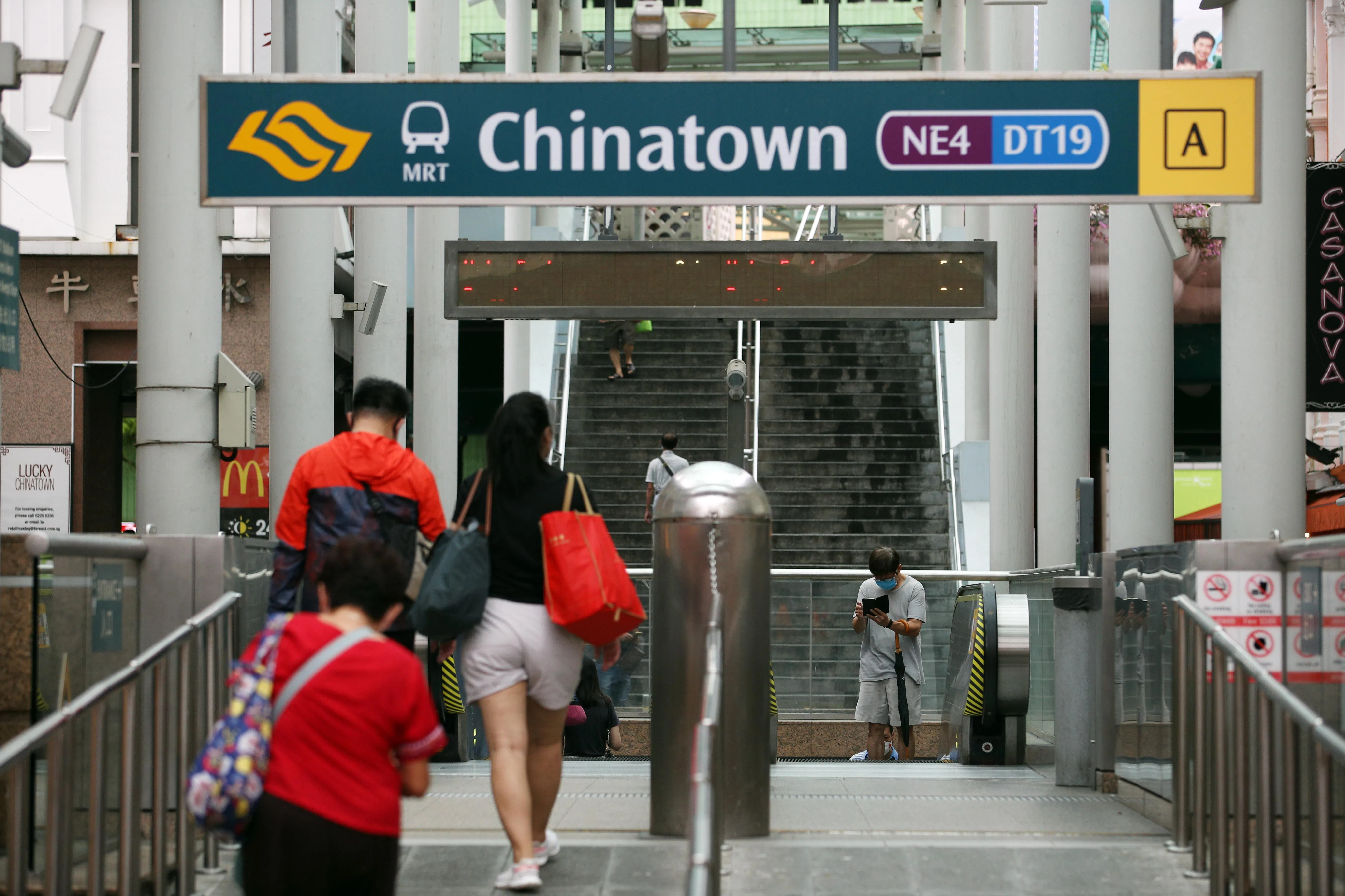 牛车水地铁站A入口是最多游客出入的。