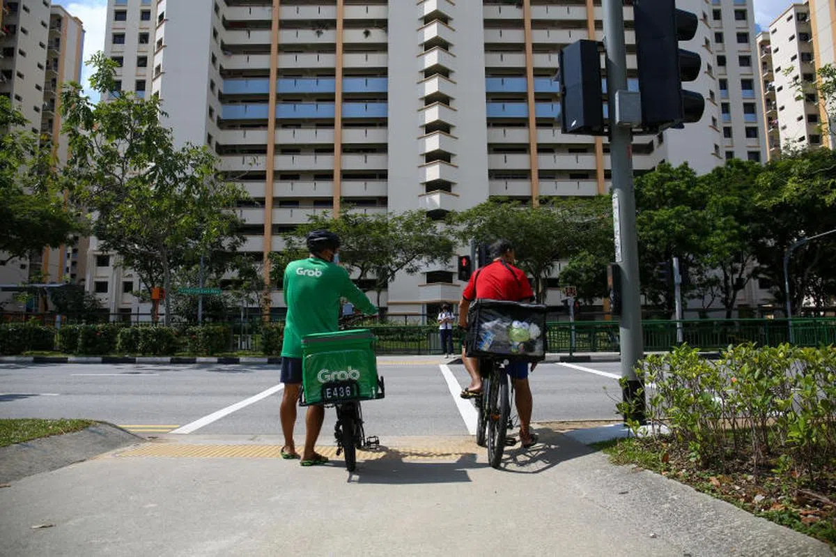  送餐员。（联合早报） 