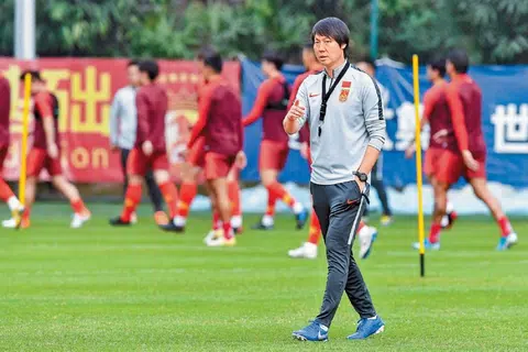 李铁曾于2020至2021年任中国国家男子足球队主教练。（互联网）