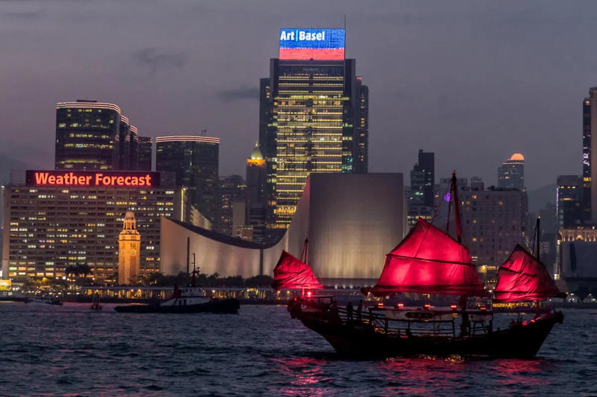  香港第四波疫情持续严峻，新港政府决定再次展延“航空泡泡”计划，今年内重启无望。（香港旅游局） 