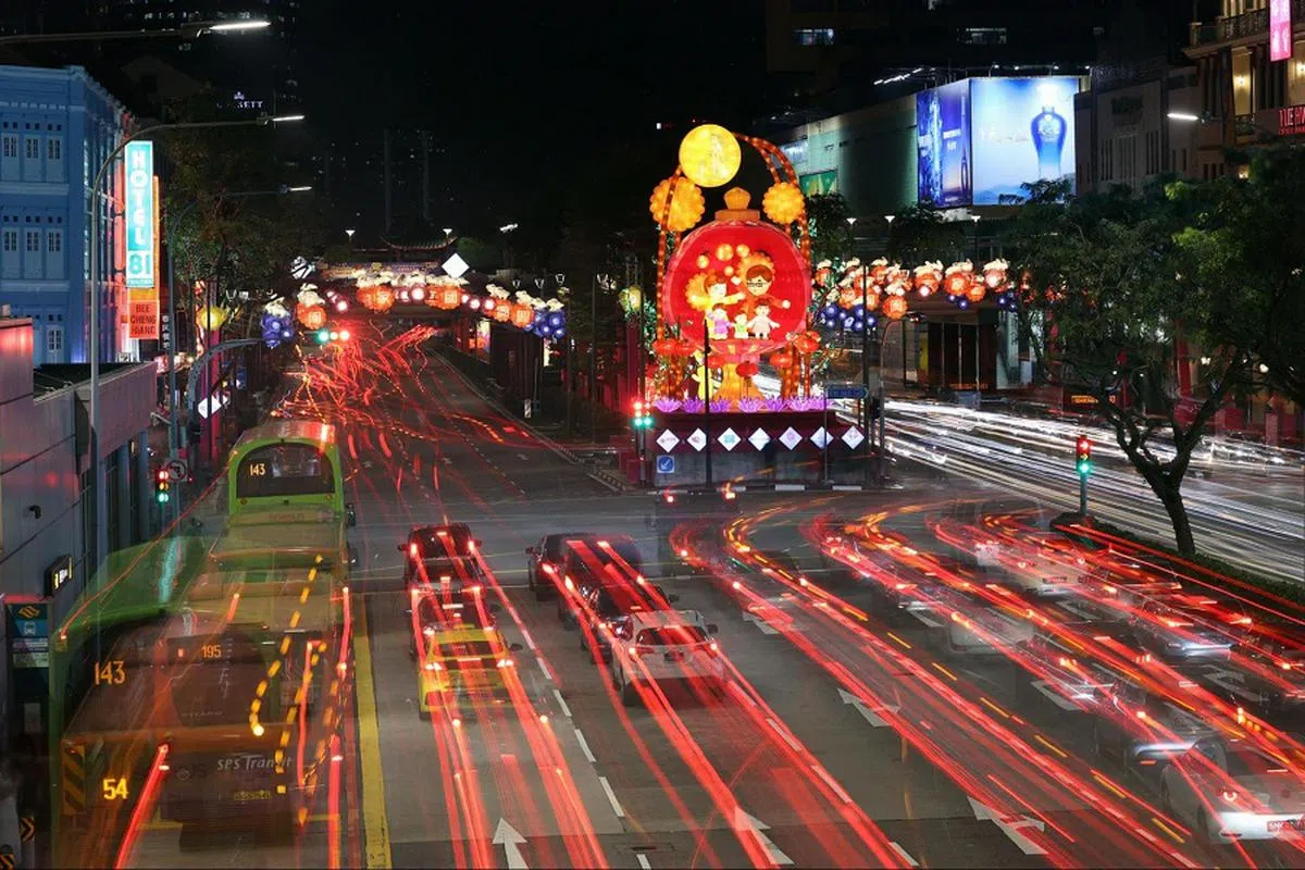 今年牛车水的中秋节灯饰。（联合早报）
