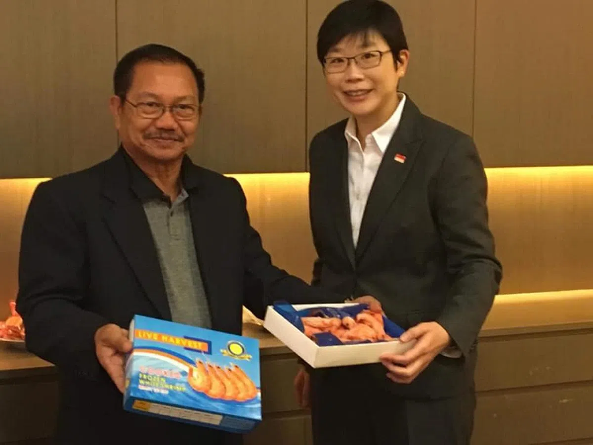  还有推荐大虾。(取自Emmanuel F. Piñol面簿） 