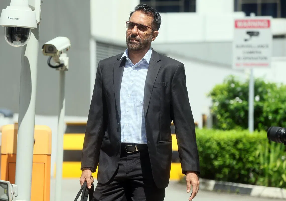 工人党秘书长毕丹星3月19日早上抵达国家法院面控。（海峡时报）