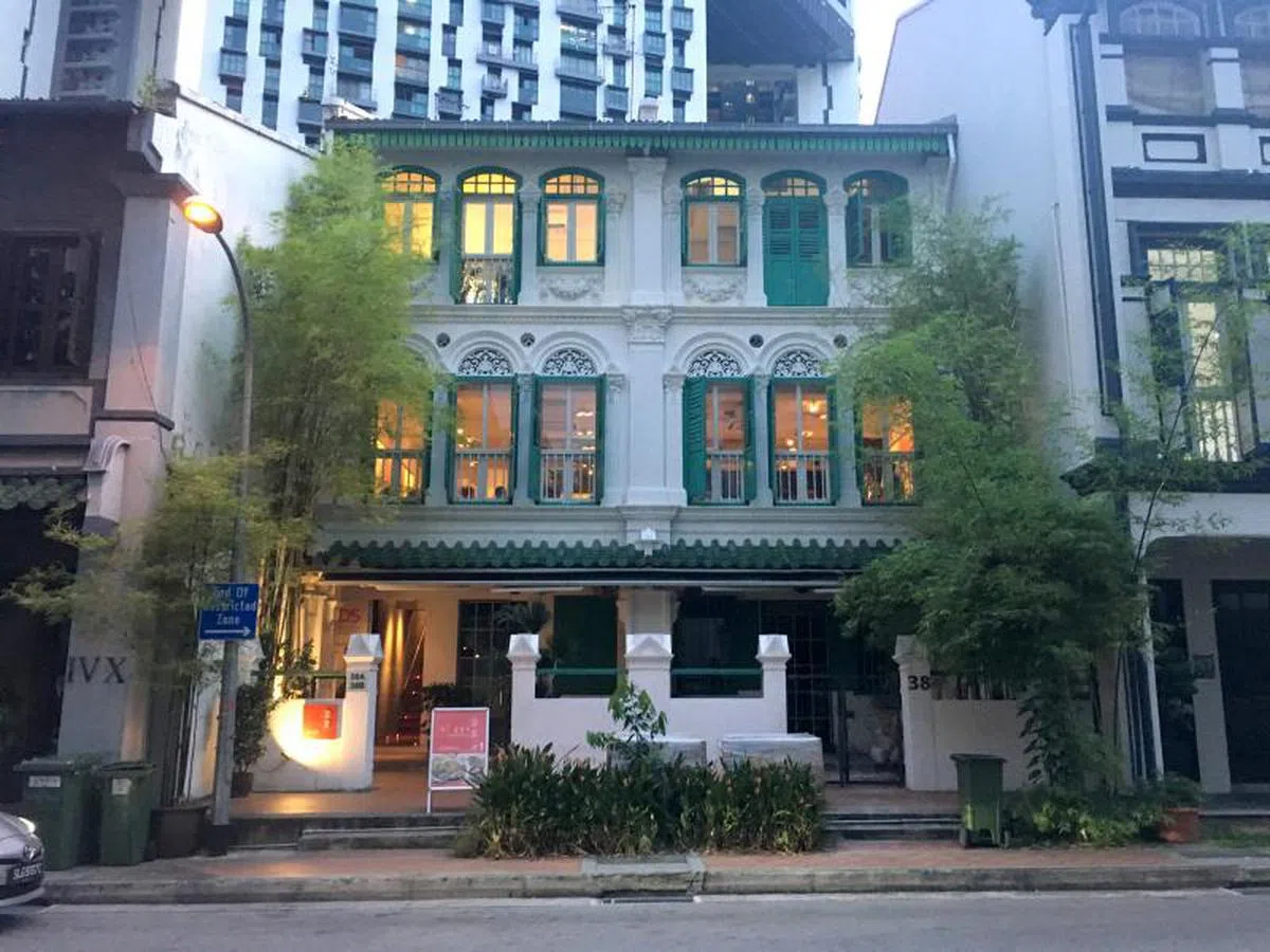  老店屋外部必须保留现状，但内部经彻底“搞头换面”后，成了温馨现代化的餐饮场所。（互联网） 
