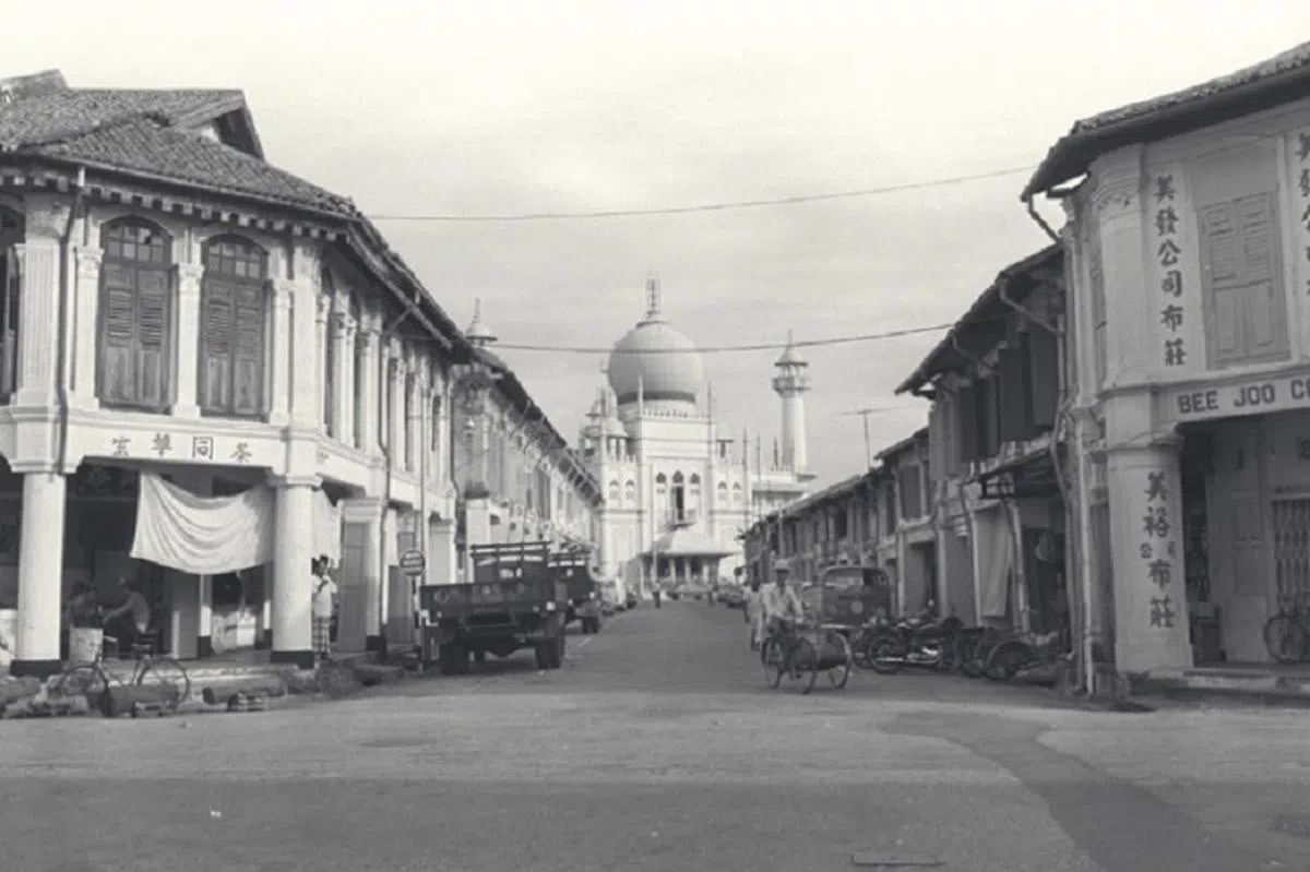  昔日的巴梭拉街。（Roots.sg） 