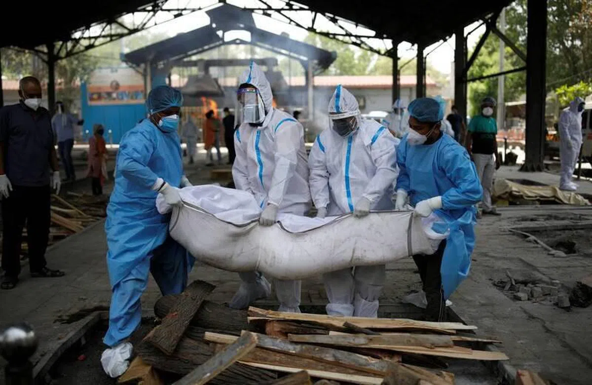  印度的单日确诊和死亡人数双双再创新高。（路透社） 
