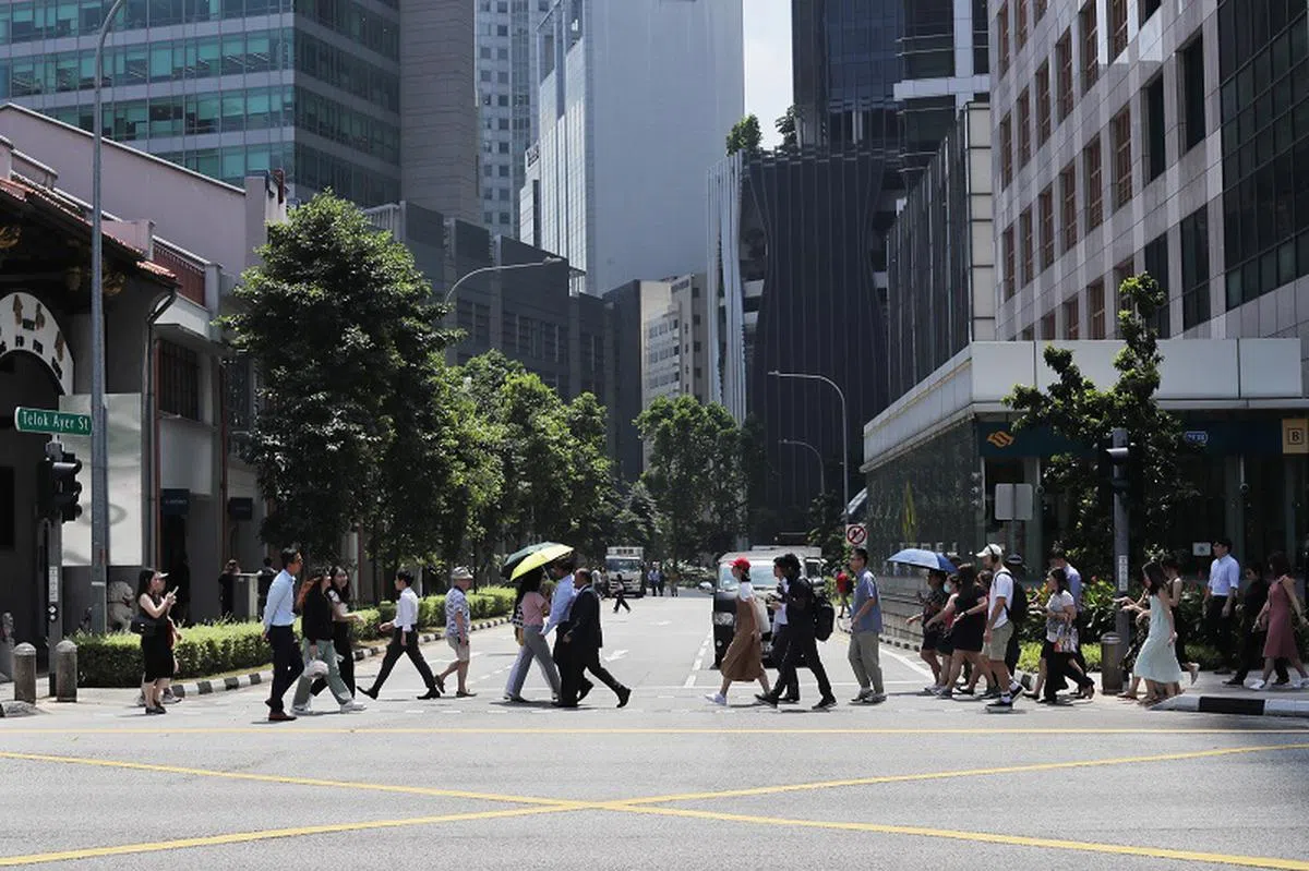赞同“按收入罚款”机制的立场是，同一笔的罚款金额，可能会让那些收入偏高的嫌犯觉得“不痛不痒”，因此他们缴付的罚款应与收入较低者有别。（海峡时报）