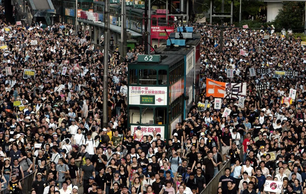  2003年的七一大游行让世人对香港人刮目相看。（美联社） 