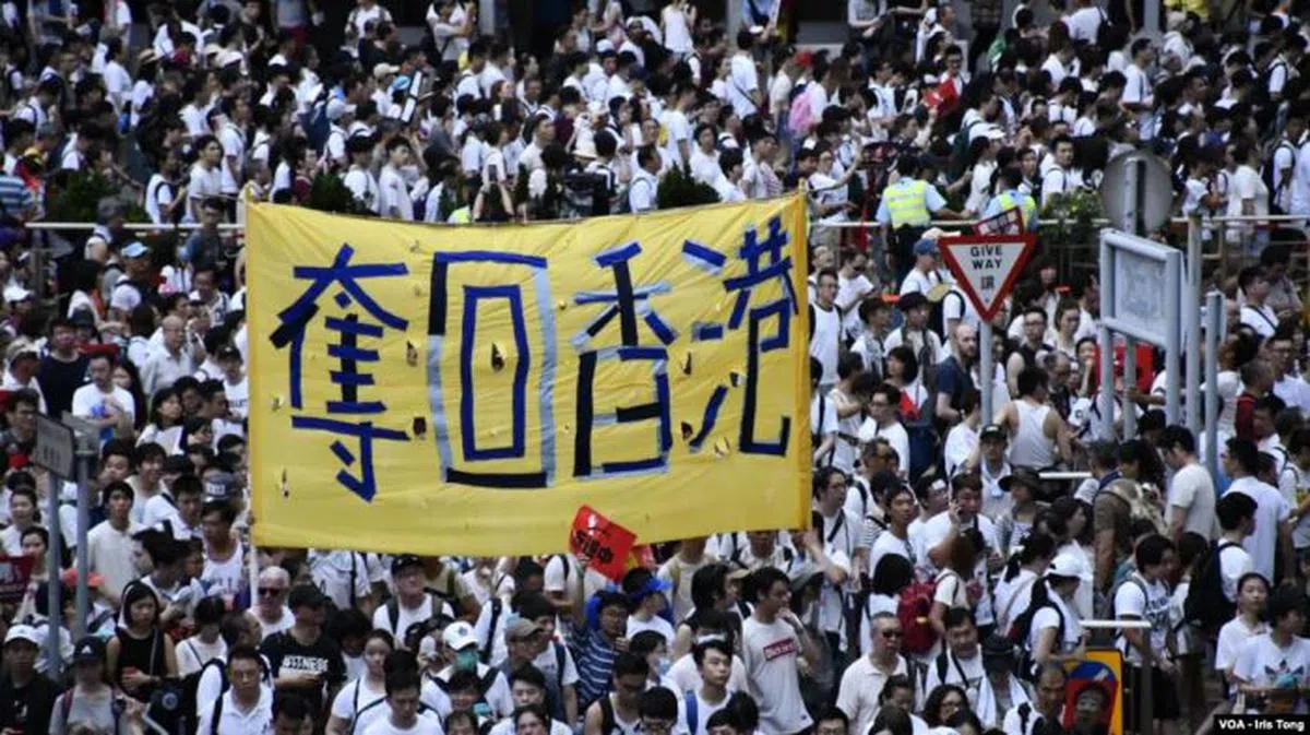  林郑月娥誓言重建香港市民对她和行政团队的信心。（美国之音） 