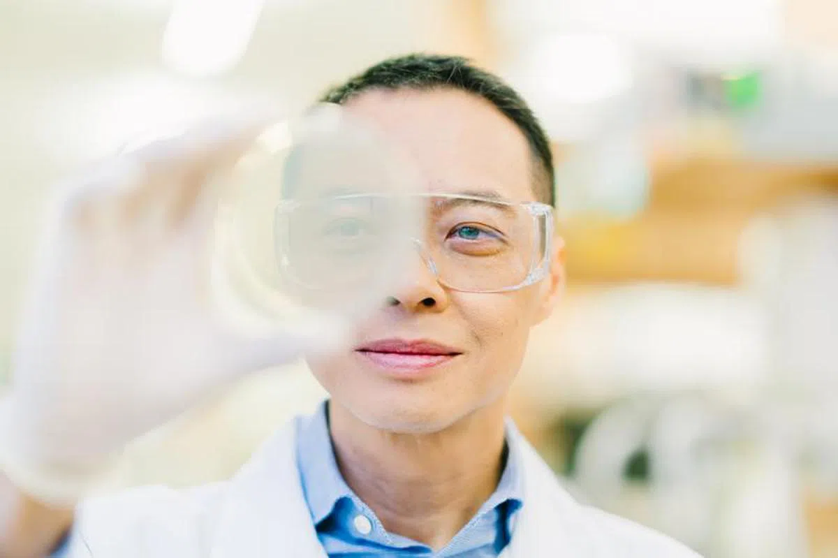  新加坡杜克—国大医学院新兴传染病项目副主任黄英勇教授。（DUKE-NUS） 