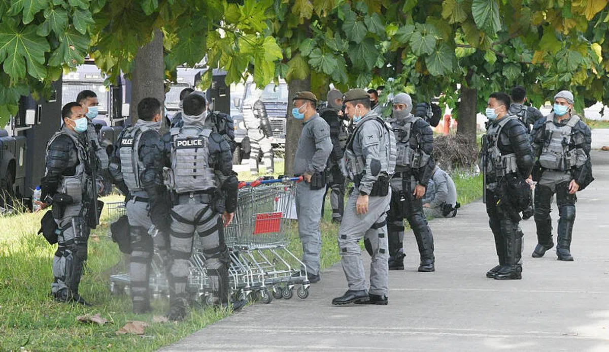 西雅惹兰都康客工宿舍事件。当局当时派出镇暴警察到现场待命是以防暴力事件发生，但最终无须采取行动，警方也没有逮捕任何人。（海峡时报）