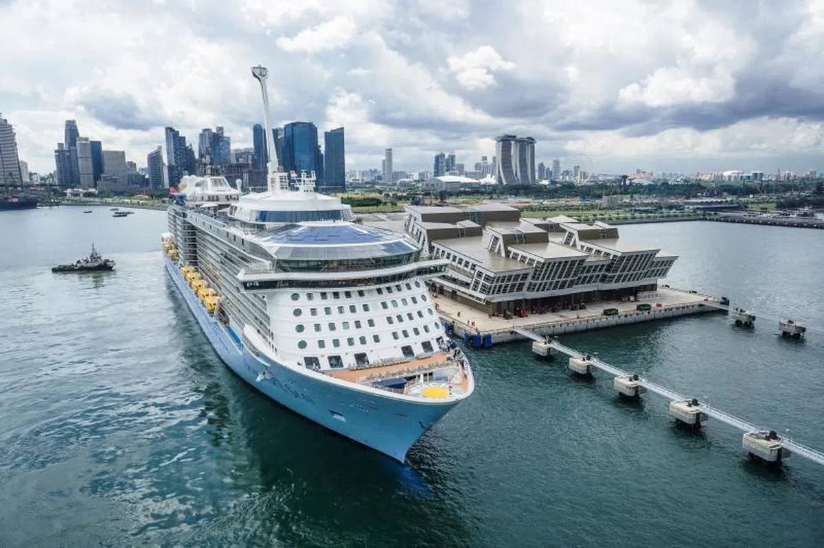 皇家加勒比国际游轮的海洋量子号（Quantum of the Seas）是在2020年10月，新加坡旅游局准许的“无目的地”游轮度假试航的其中一架游轮。（皇家加勒比国际游轮）