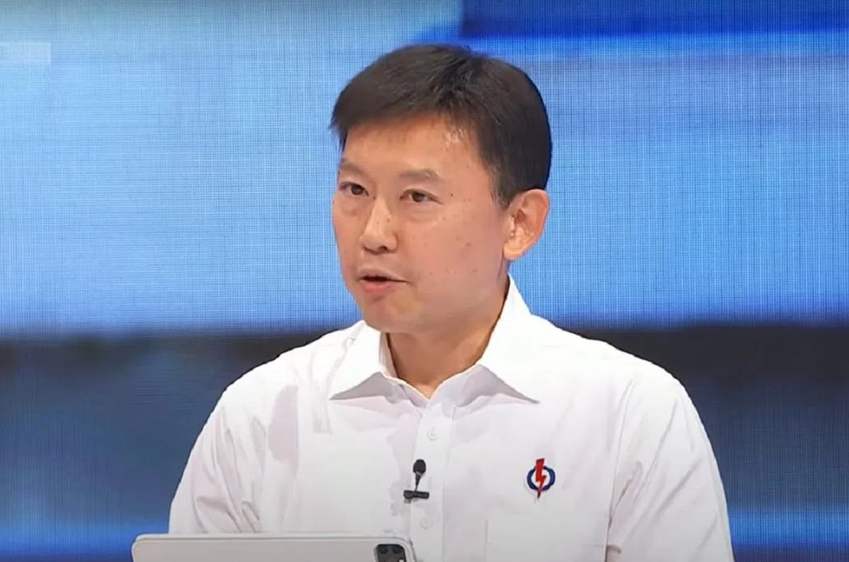注意到交通部长徐芳达的平板电脑了吗？（视频截图）