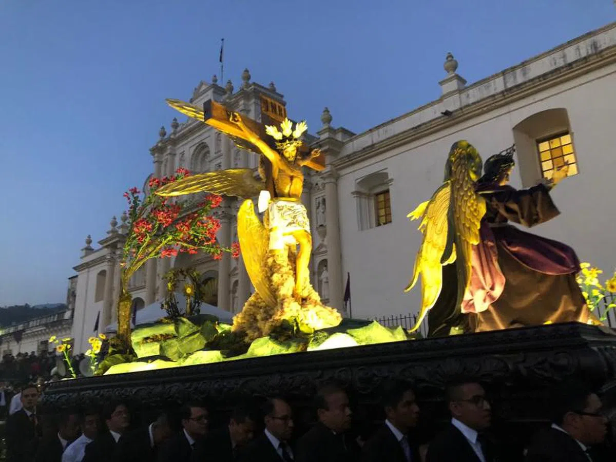 在通往喜悦的路上，转角处可能就埋伏着悲伤。（叶孝忠摄）