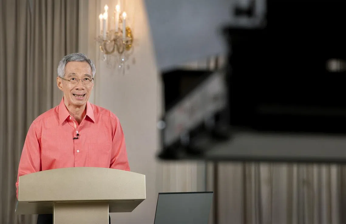 李显龙总理打头阵，上星期天（6月7日）开讲，开启一系列六场全国广播，为期两周。（总理公署提供）