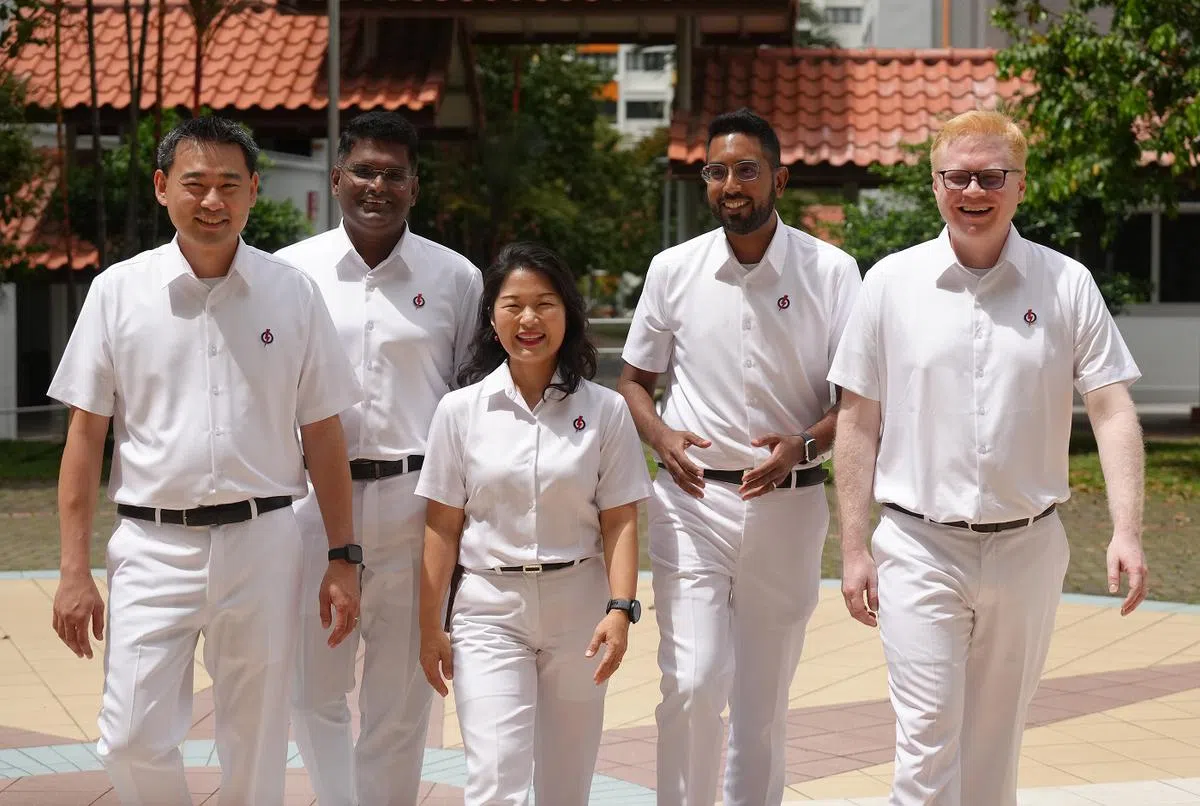 人民行动党阿裕尼集选区的五名准候选人全是新人，包括（左起）清洁公司主管洪子扬、工会领袖杰格、建筑商陈惠意、牙医飞翔和墨睿设计事务所常务董事刘克元。（联合早报）