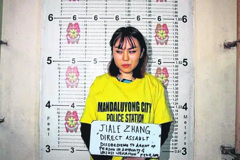 中国留学生张佳乐因向菲律宾警员泼豆花被捕（菲律宾警方）