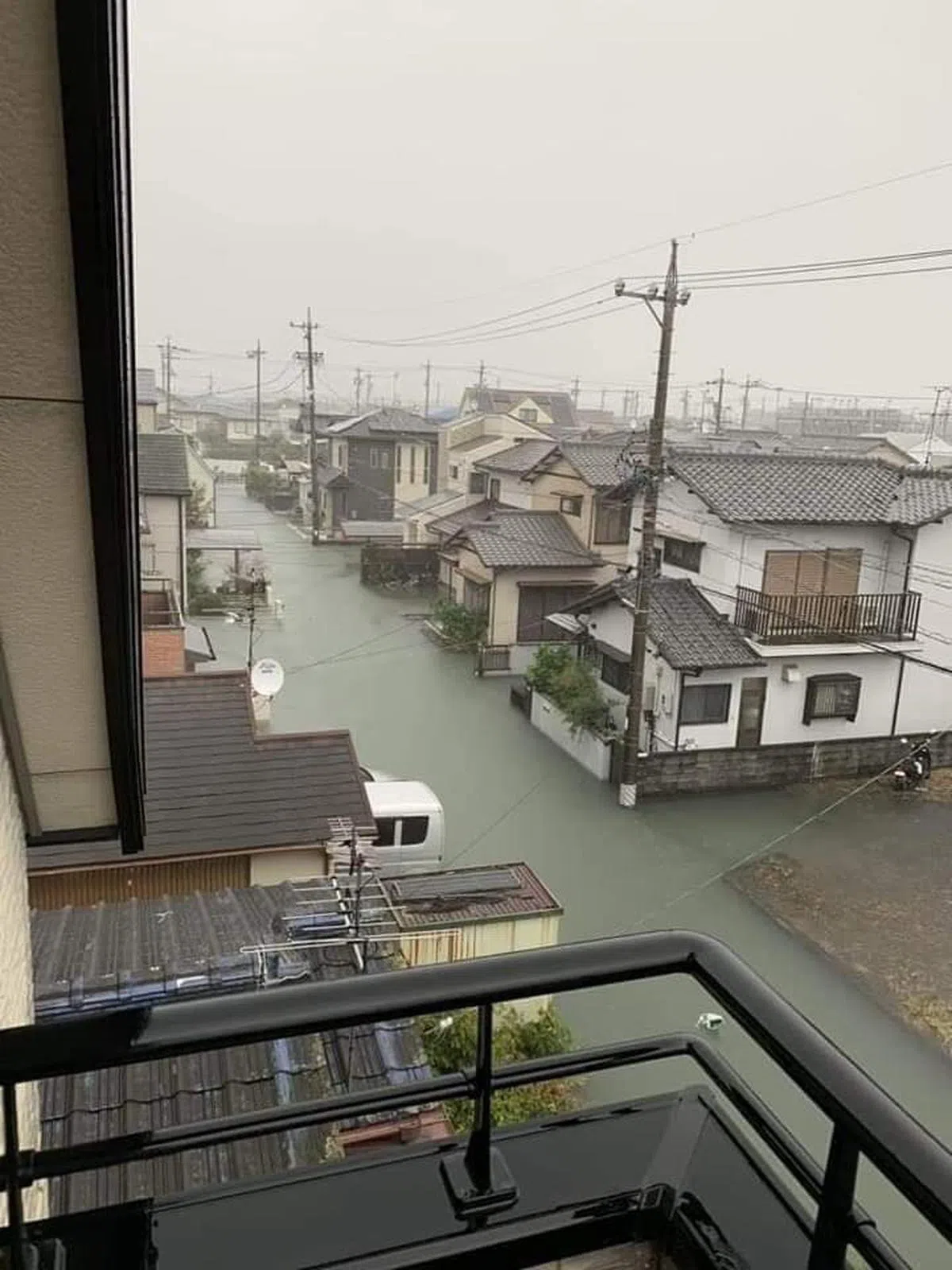 被洪水淹没的日本街头水质清澈，几乎看不到漂浮的垃圾。（Beauty Of Japan 日本の美しさ） 