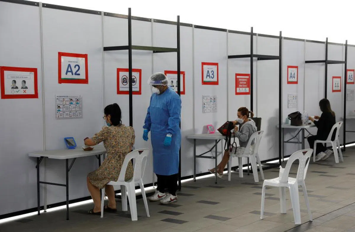 政府为推动检测作为生活常态，从10月1日起，开设20家快速检测中心（Quick Test Centre），提供公众自费进行冠病检测。（路透社）