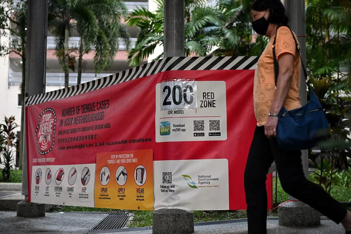 看到这个红色警戒布条，绝对不是好事。（海峡时报）