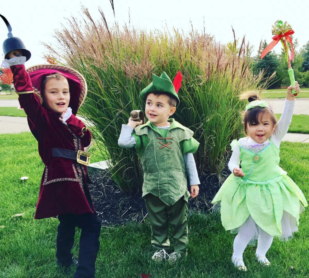  （设想台词）Selah：大哥哥是海盗王、二哥哥是罗宾汉，我是魔法小精灵！（Becca的Instagram） 