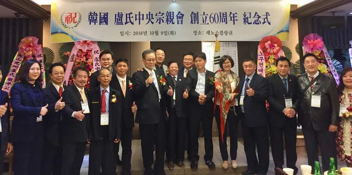  右五为本文作者。（卢丽珊提供） 