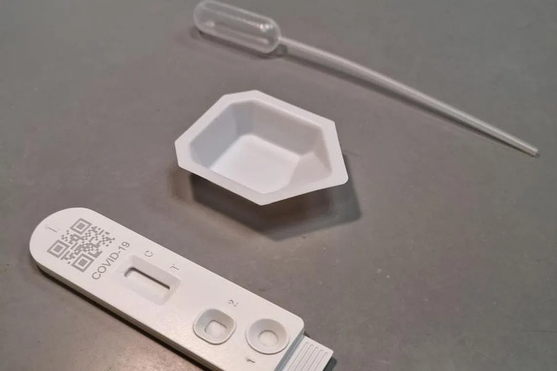 新加坡科学家成功研发了一款唾液自检仪，可在15分钟内得到病毒检测结果，准确率甚至高达97%。（杜克—新加坡国立大学医学院）