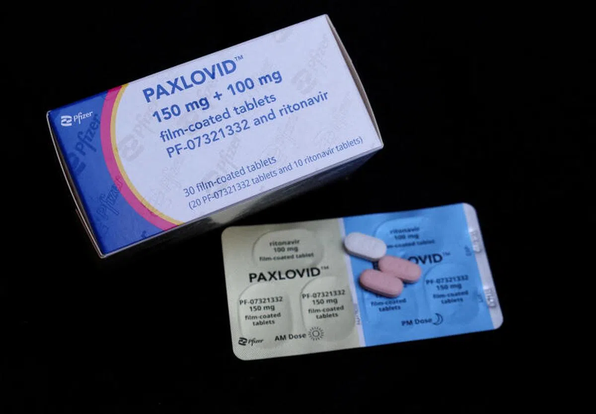 Paxlovid一盒有30颗药，每次服用3颗。每天两次，共五天。（路透社）