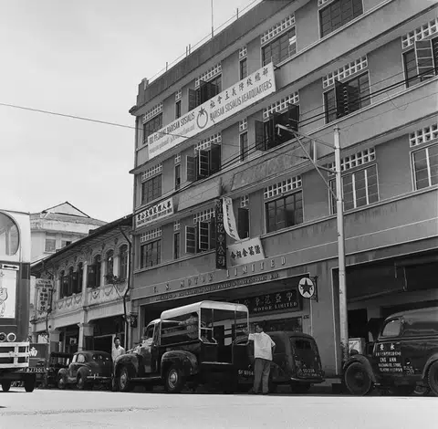 在1963年2月2日的冷藏行动（Operation Coldstore）中，政治部扫荡了位于维多利亚街的新加坡社会主义阵线（Barisan Sosialis Singapura，简称“社阵”），并带走了十袋文件。（海峡时报）