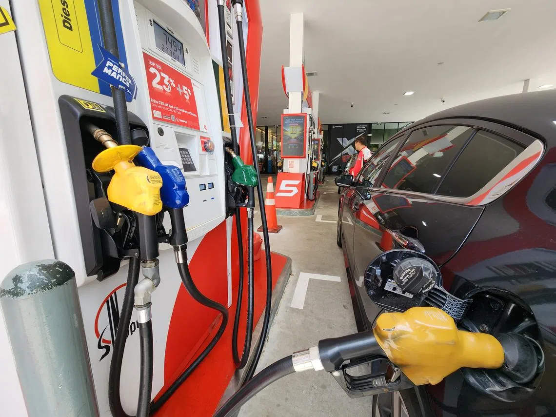 油盟+宣布加大减产原油幅度，引发全球对通胀恶化和经济衰退的担忧。（联合早报）