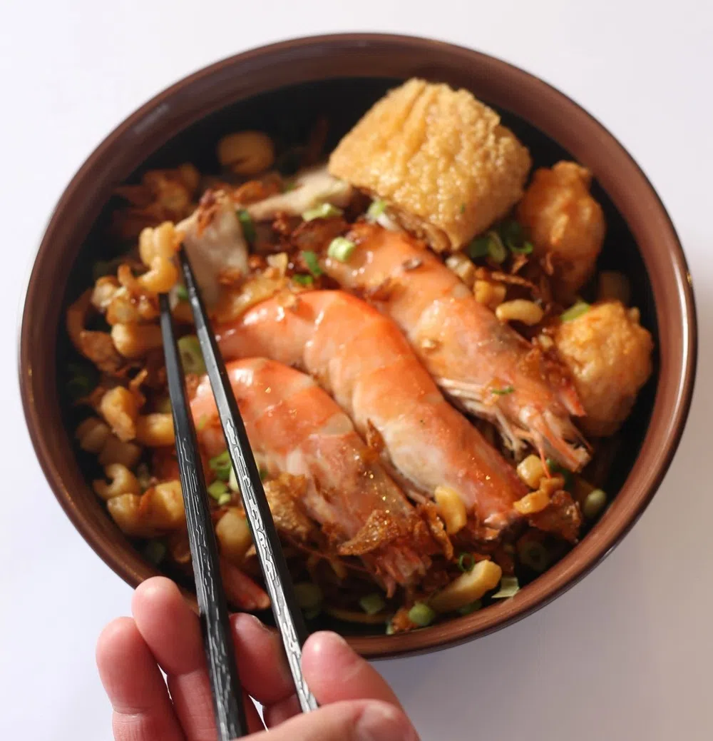 合乐虾面东主指出，选择售卖虾面是因应市场需求。