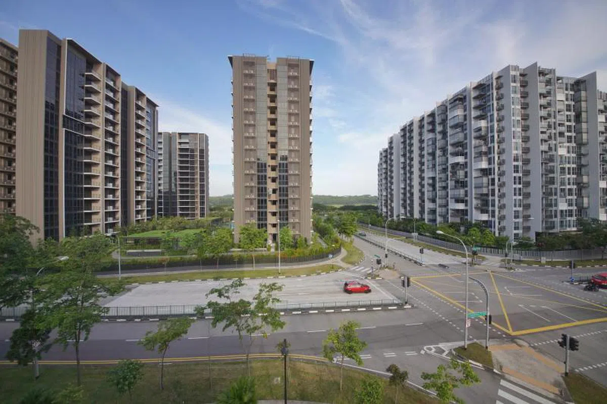  本地私宅住户获得政府转移数额较政府组屋住户为低。（联合早报） 