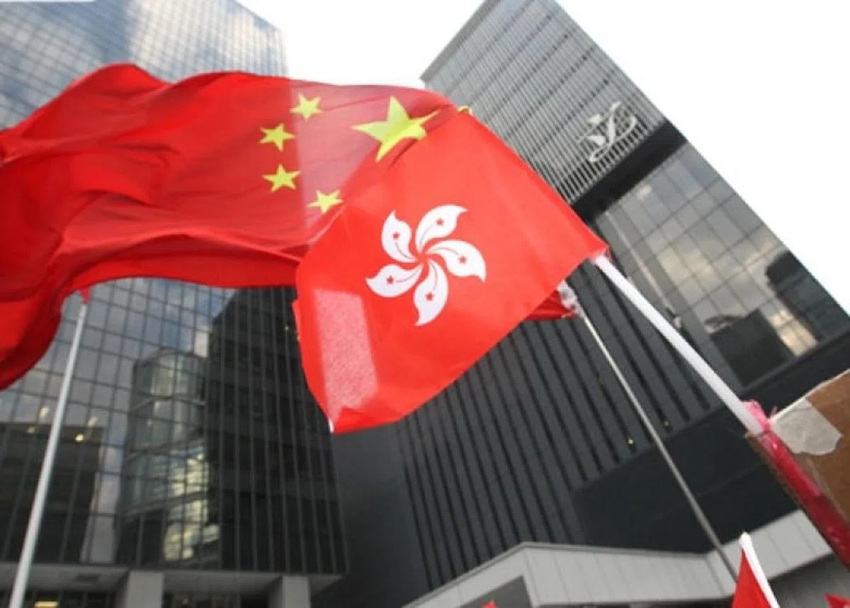  修订《逃犯条例》引发香港社会对“一国两制”被破坏的忧心。（香港东方日报） 