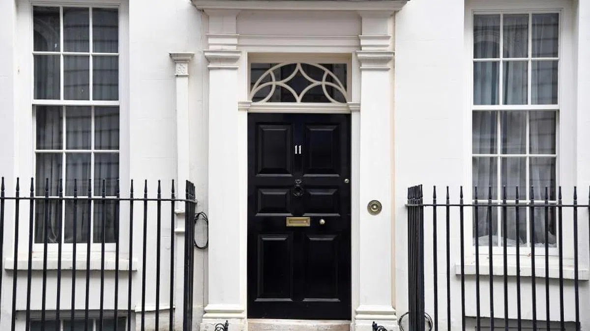 唐宁街11号近年来是英国首相的实际住所。（天空新闻台）